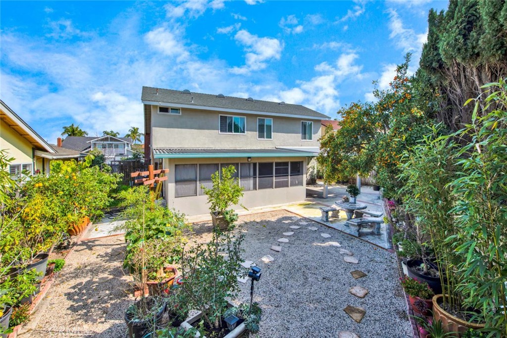 16073 Redwood Street