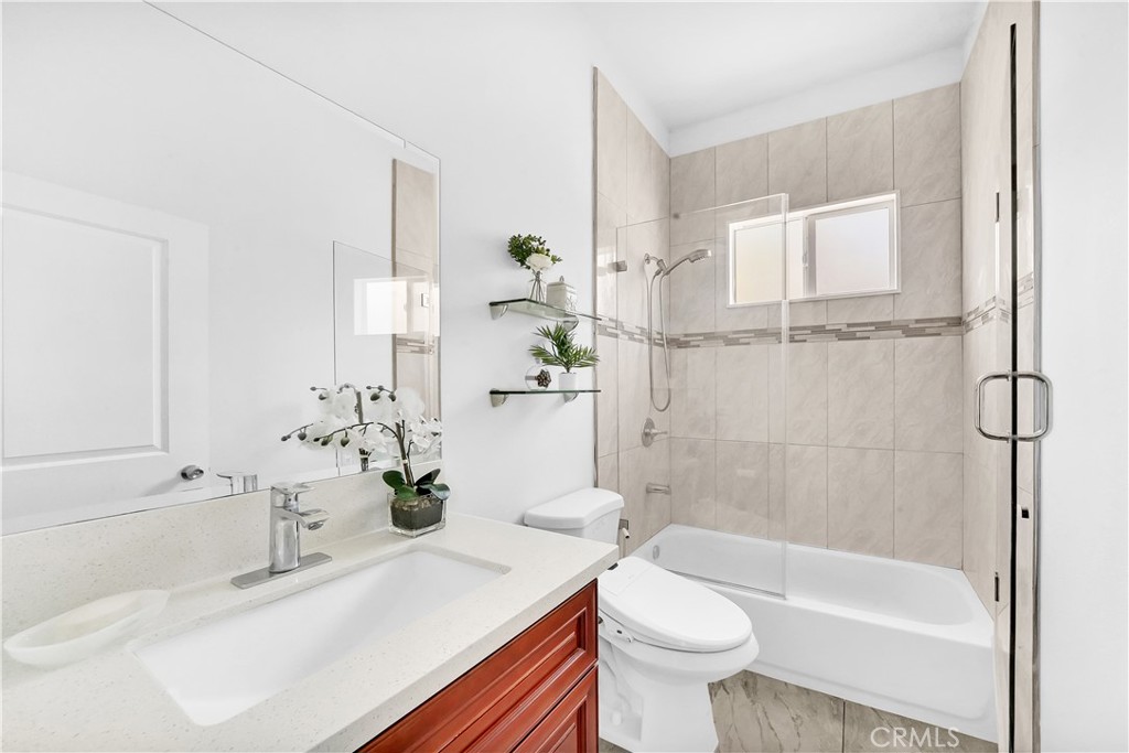 1010 W McFadden Avenue