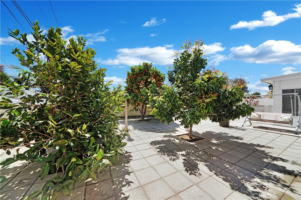 1010 W McFadden Avenue