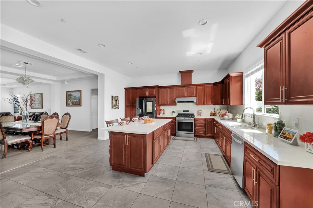 1010 W McFadden Avenue