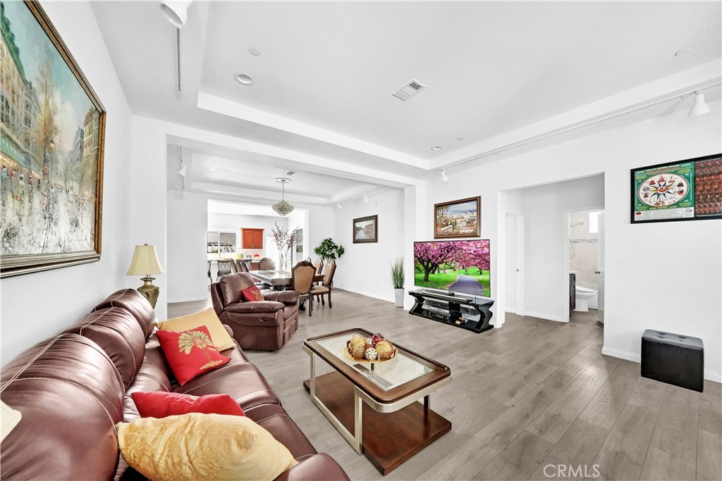 1010 W McFadden Avenue
