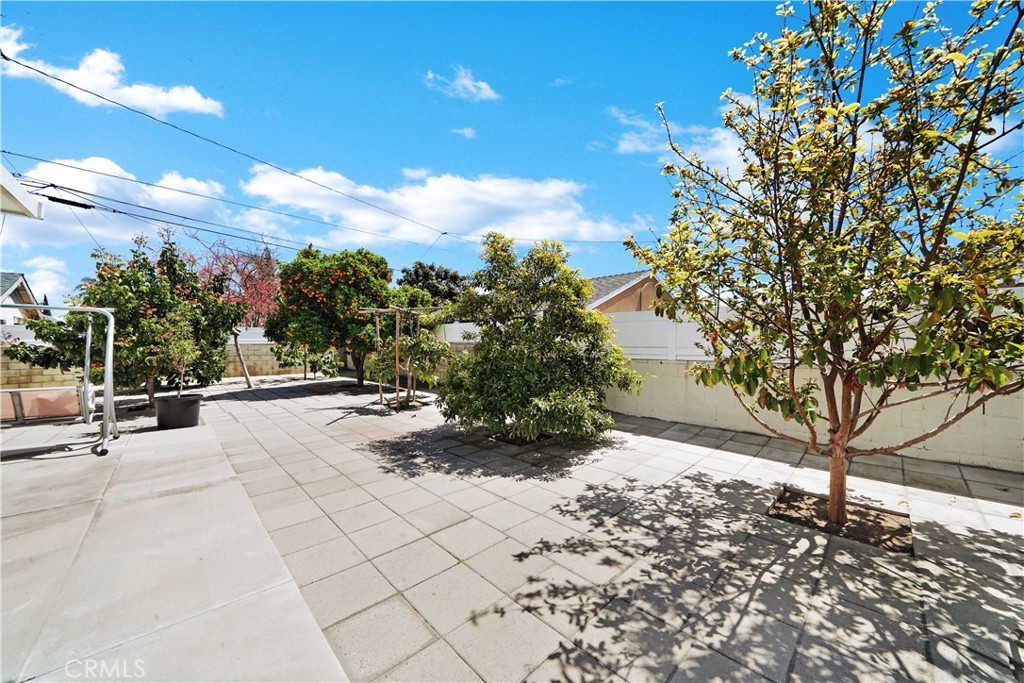 1010 W McFadden Avenue