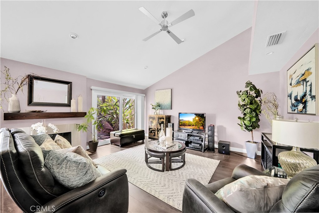 10738 Camino Real