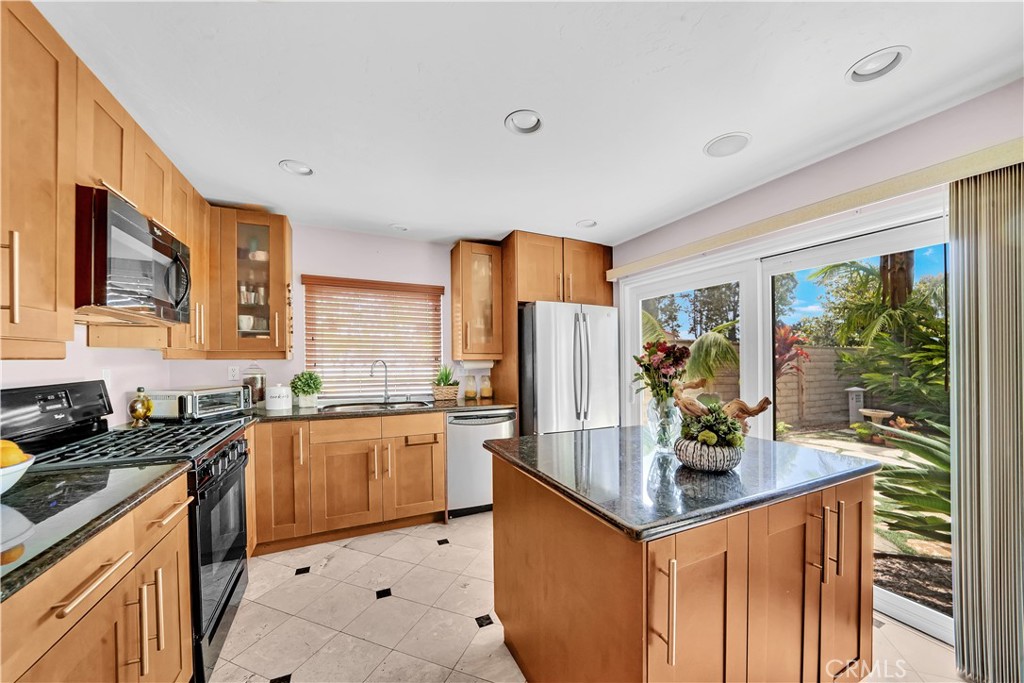 10738 Camino Real