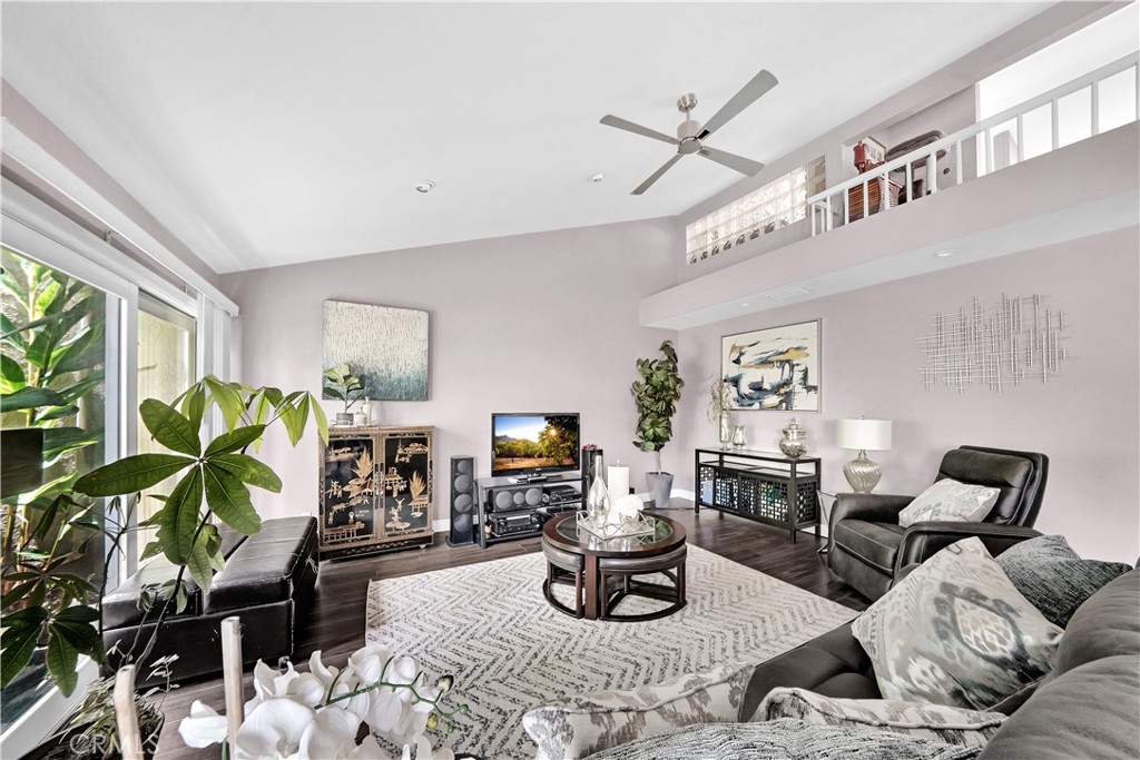 10738 Camino Real