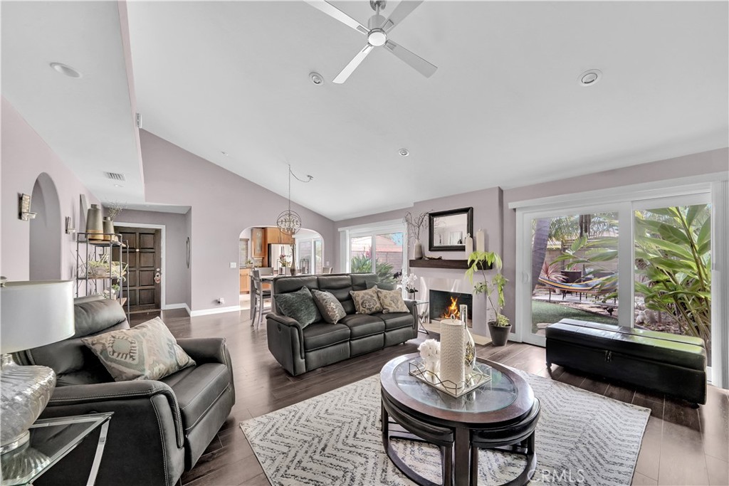 10738 Camino Real
