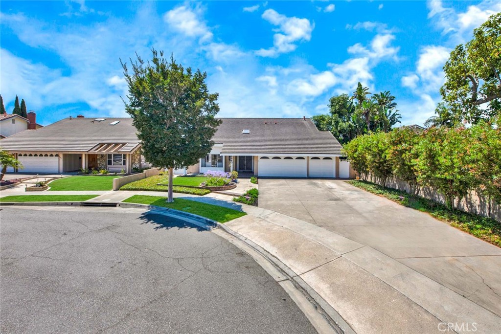 8840 Mockingbird Circle