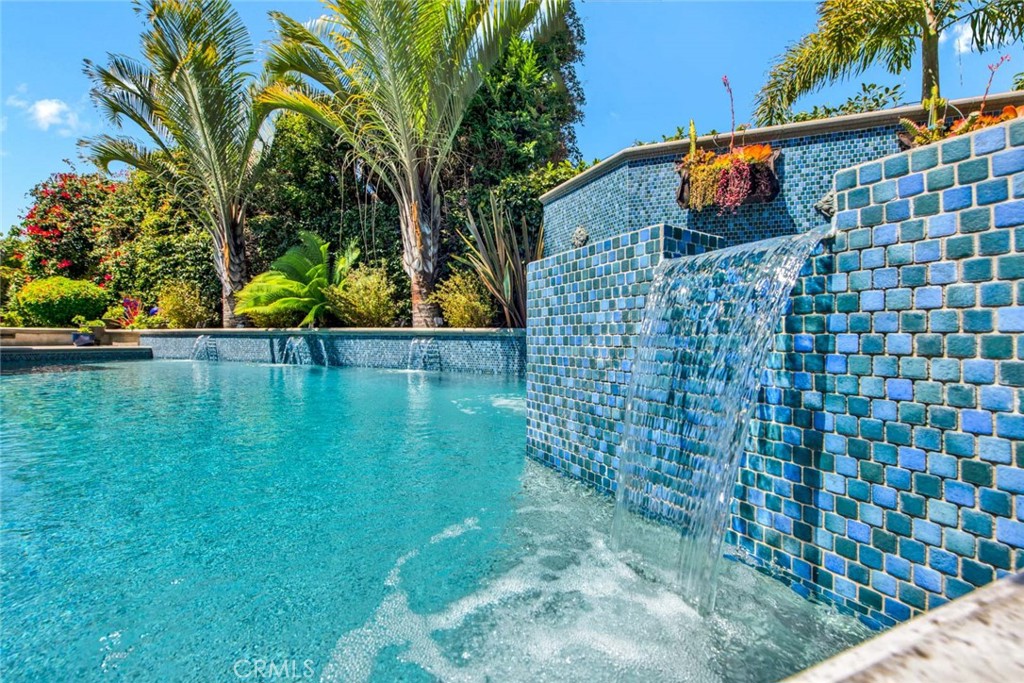 8881 Sailport Drive