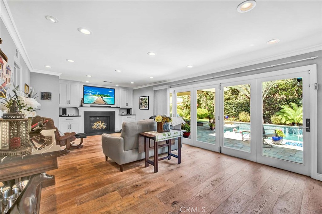 8881 Sailport Drive
