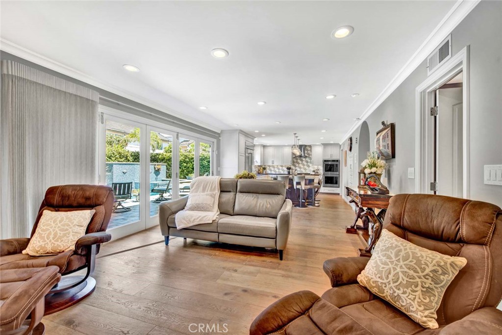 8881 Sailport Drive