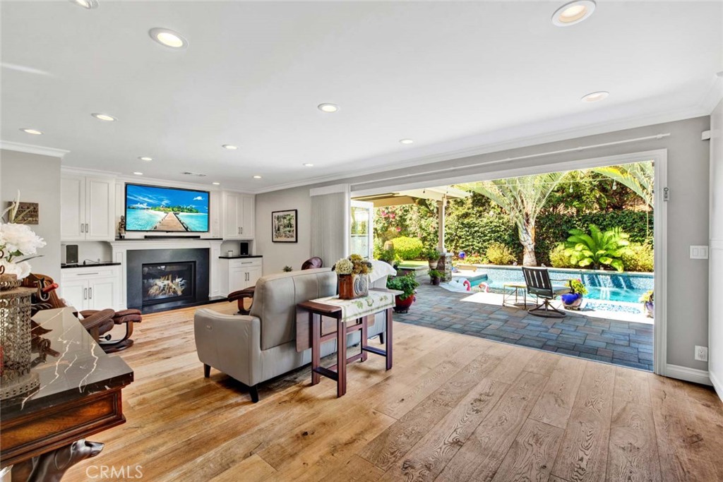 8881 Sailport Drive