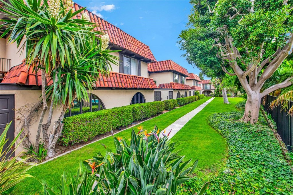 3037 Club House Circle
