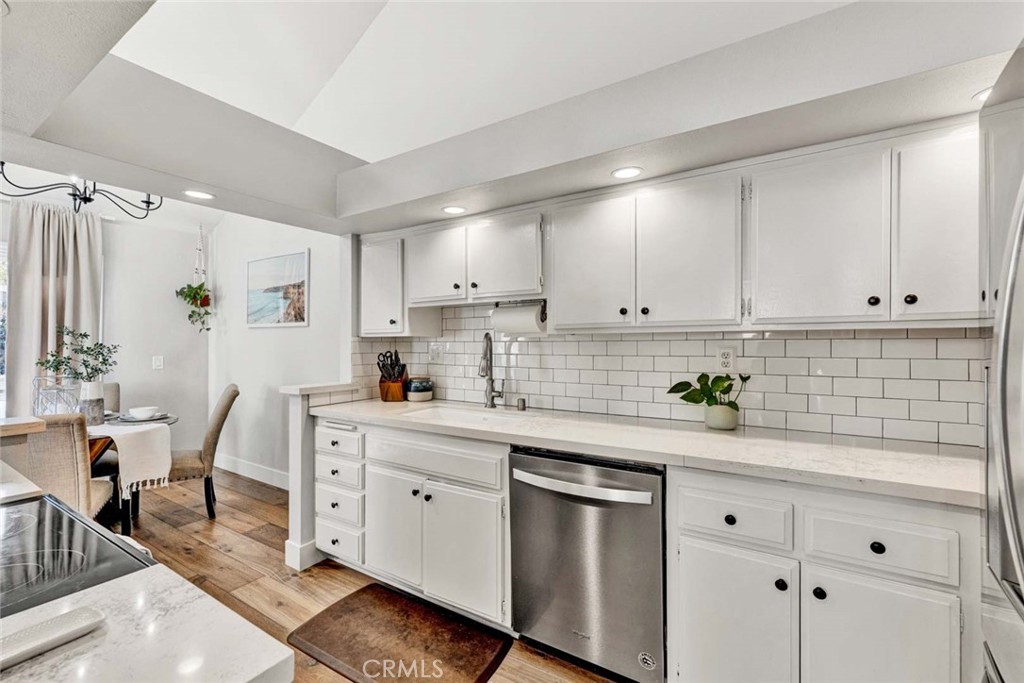 789 Grayling Bay