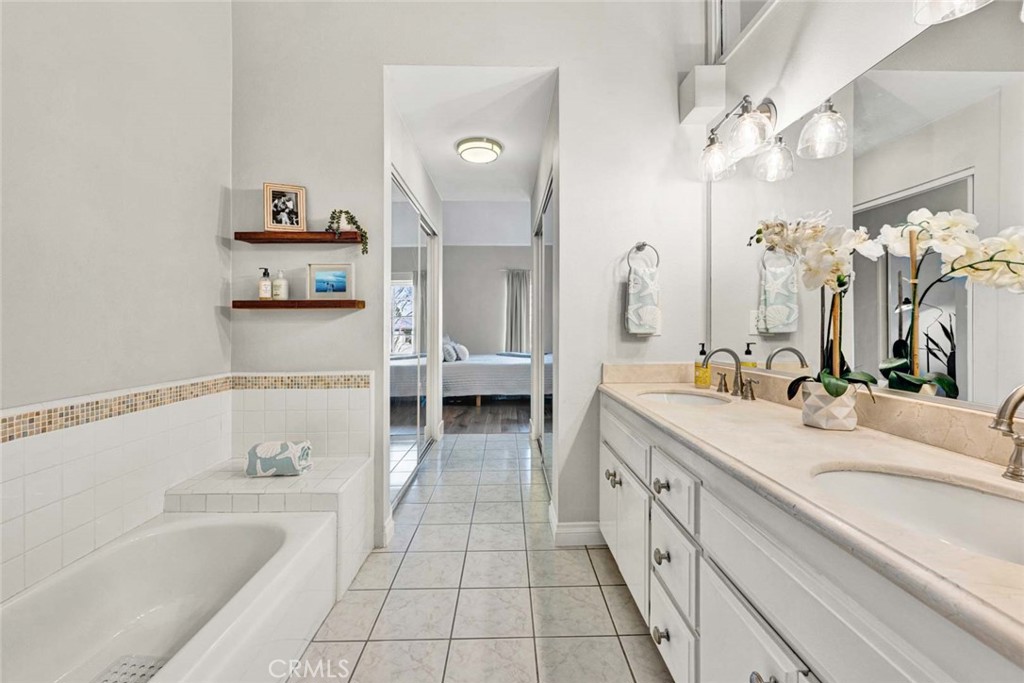 789 Grayling Bay