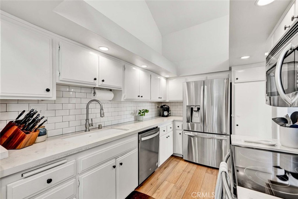 789 Grayling Bay