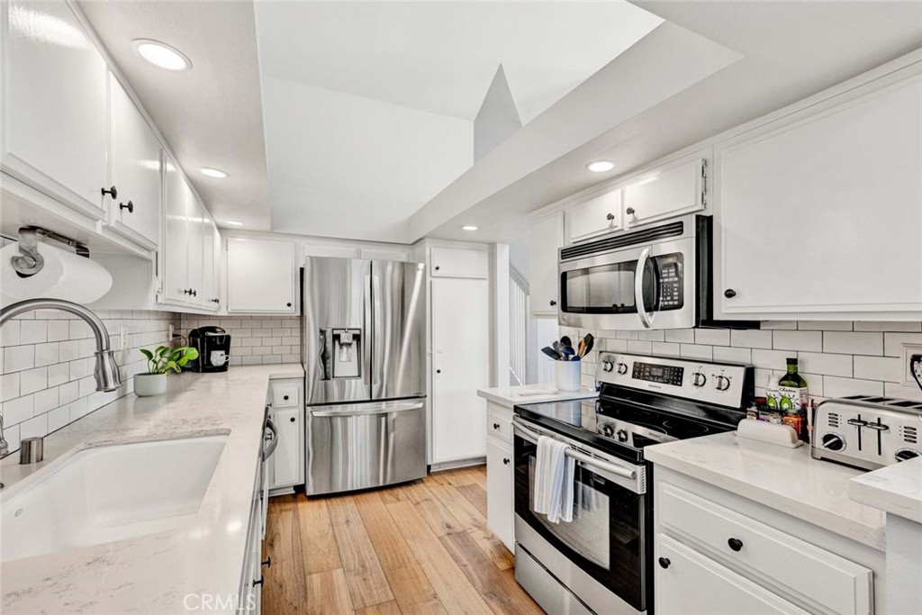 789 Grayling Bay