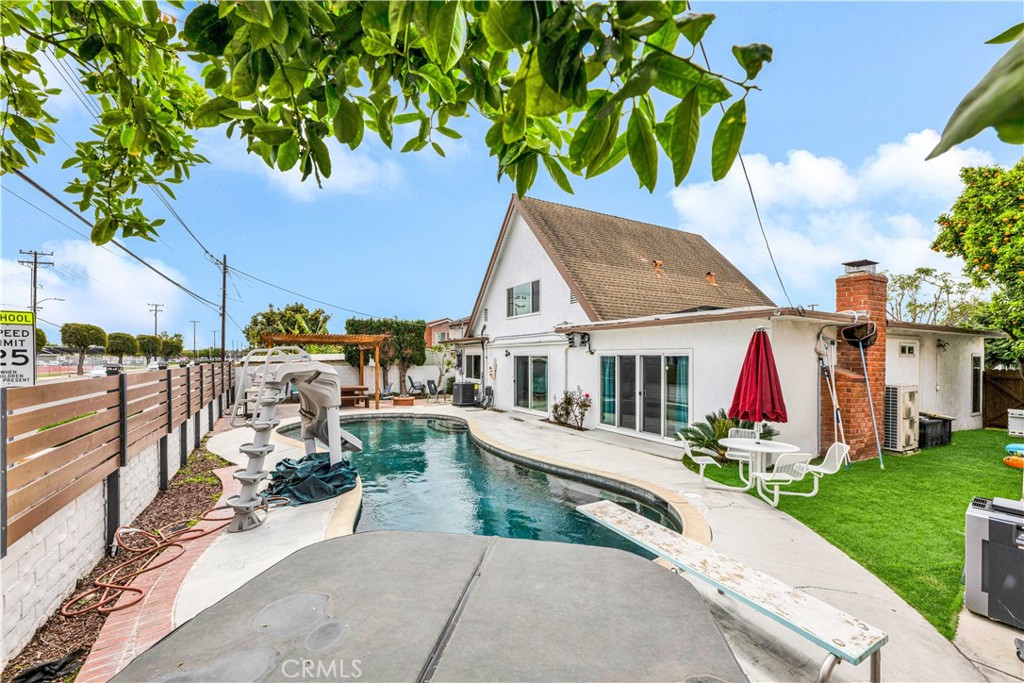 17550 Chestnut Street