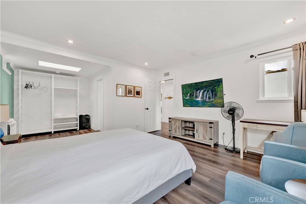 17550 Chestnut Street