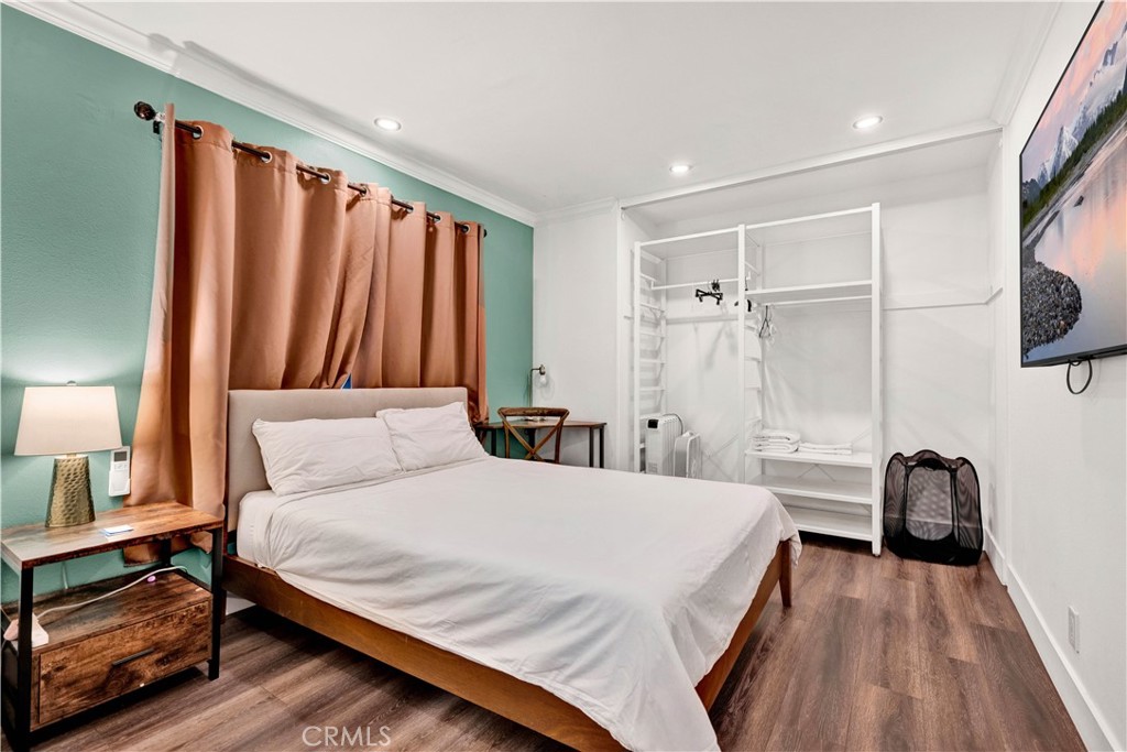 17550 Chestnut Street