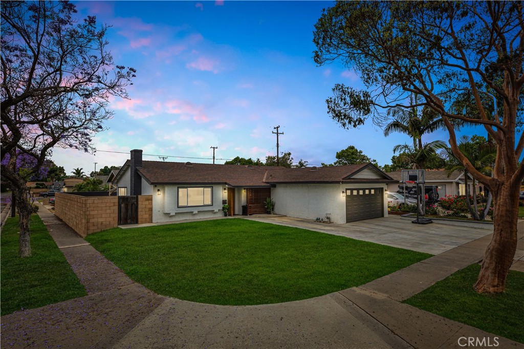 2218 S Linda Way