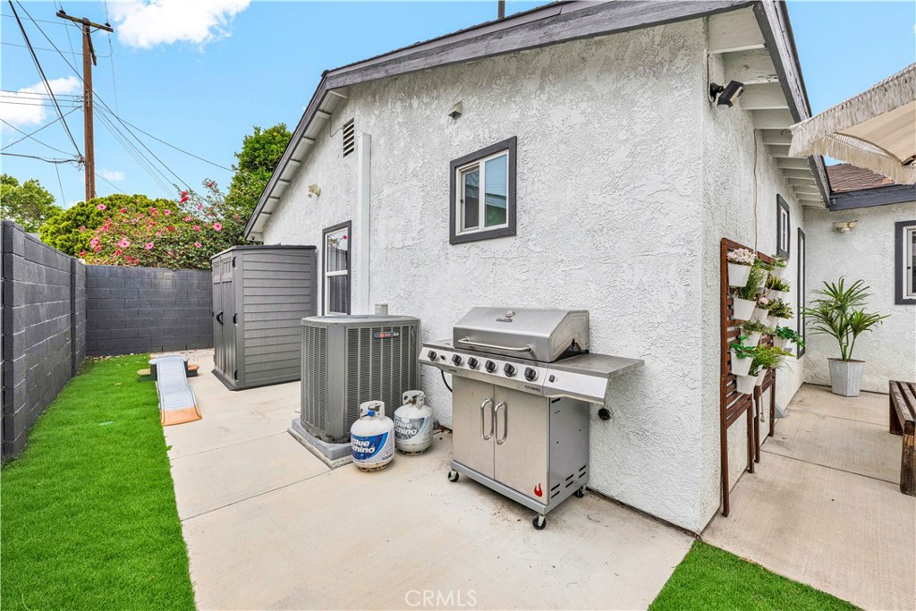 2218 S Linda Way