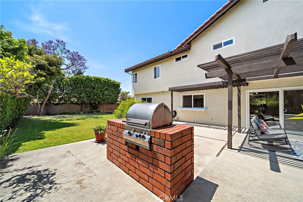 8604 Bluebird Avenue