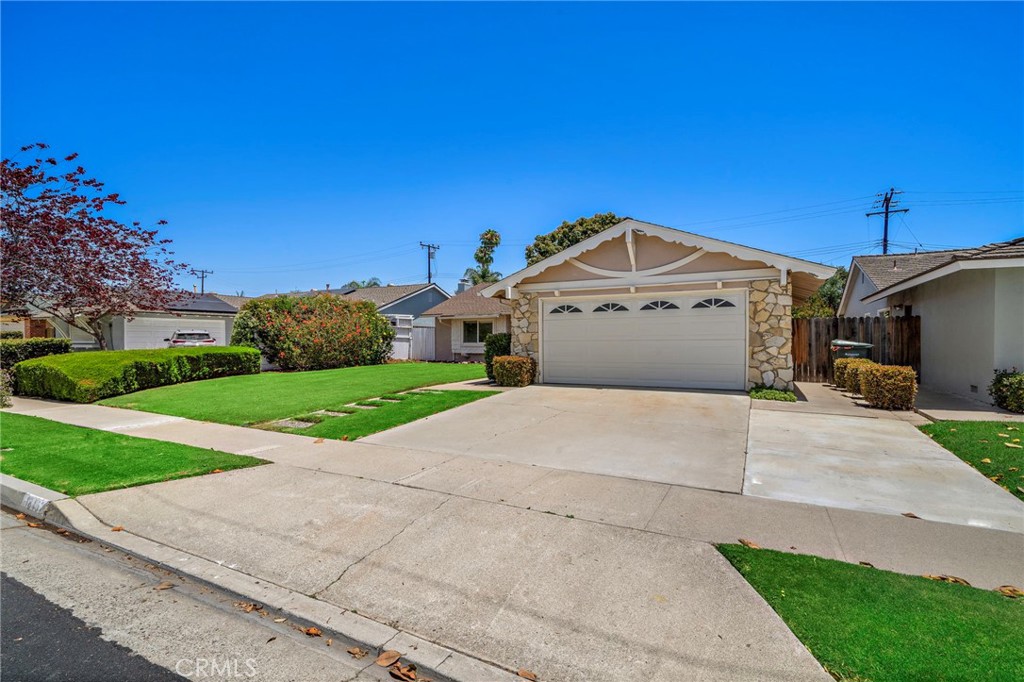 18452 Tamarind Street