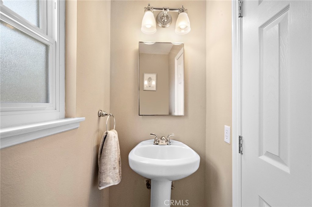 18452 Tamarind Street