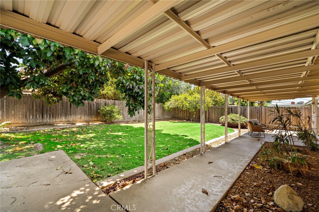 18452 Tamarind Street