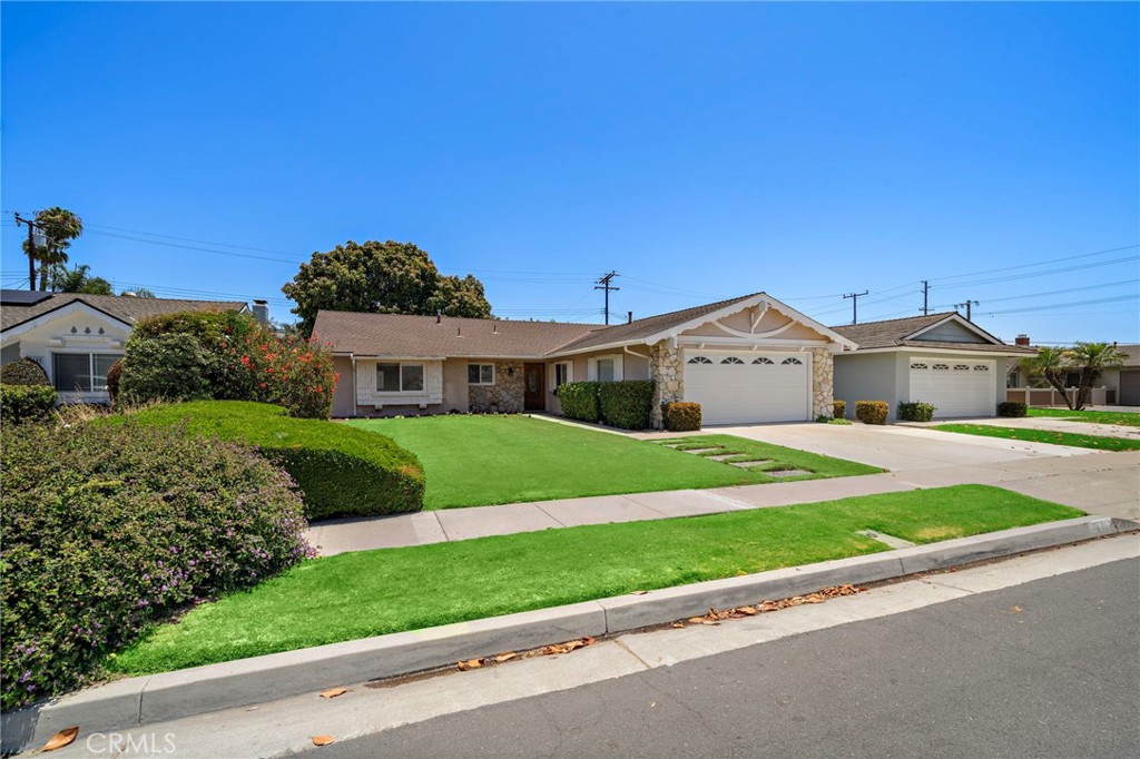 18452 Tamarind Street