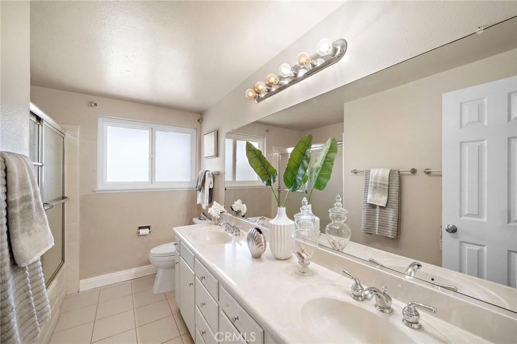 18452 Tamarind Street