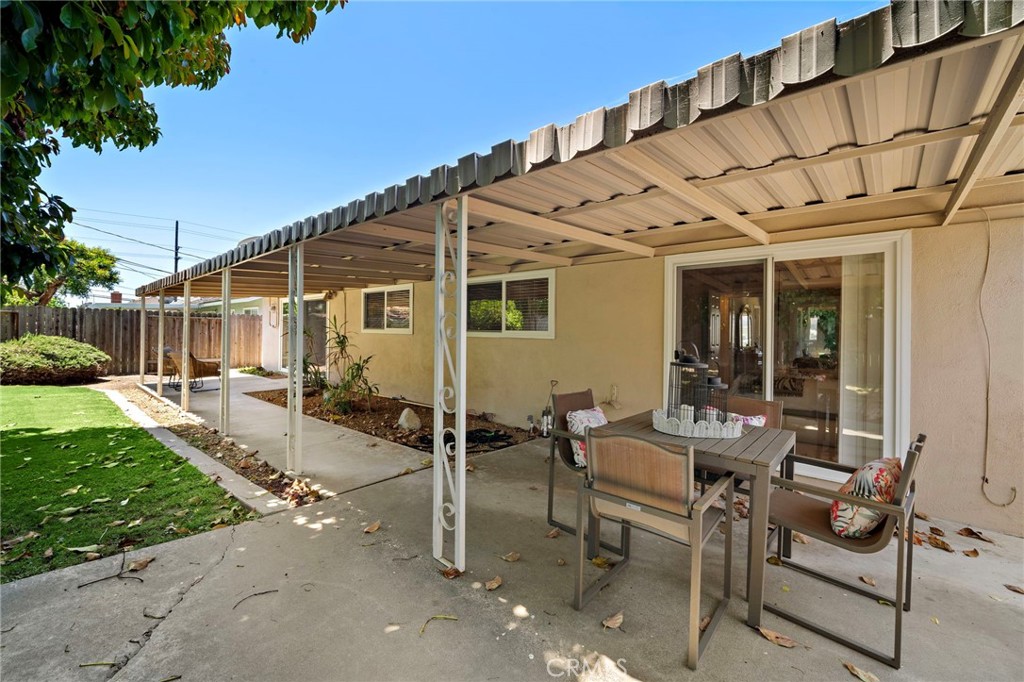 18452 Tamarind Street