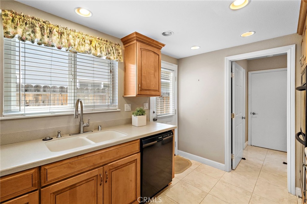 18452 Tamarind Street