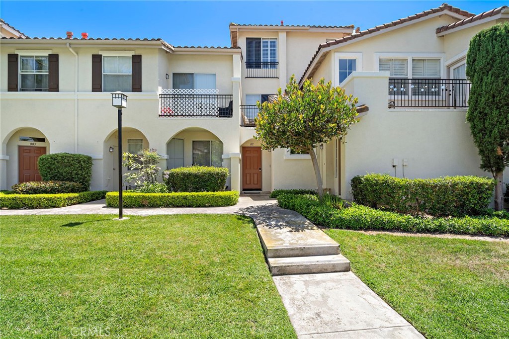 811 Larkridge