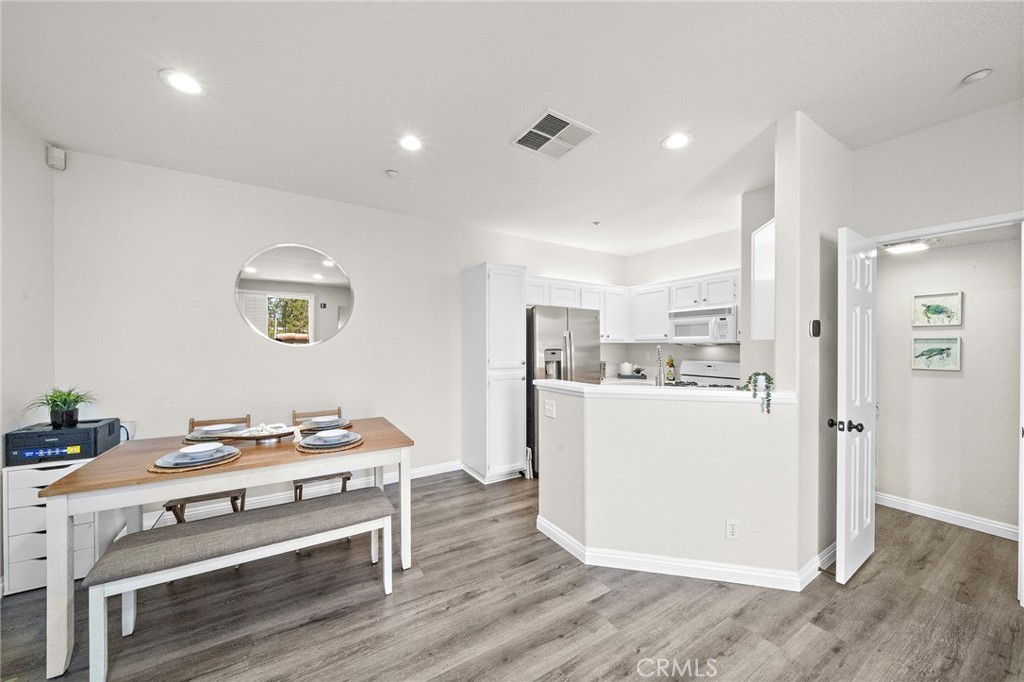 811 Larkridge
