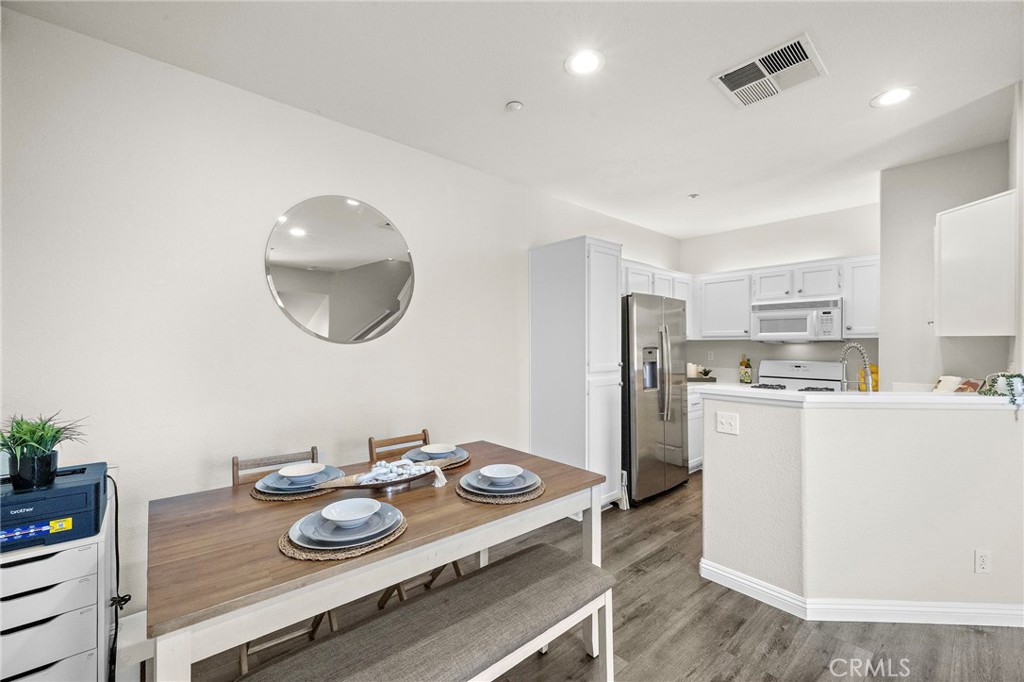 811 Larkridge