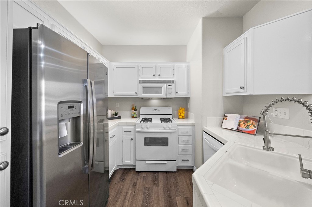 811 Larkridge