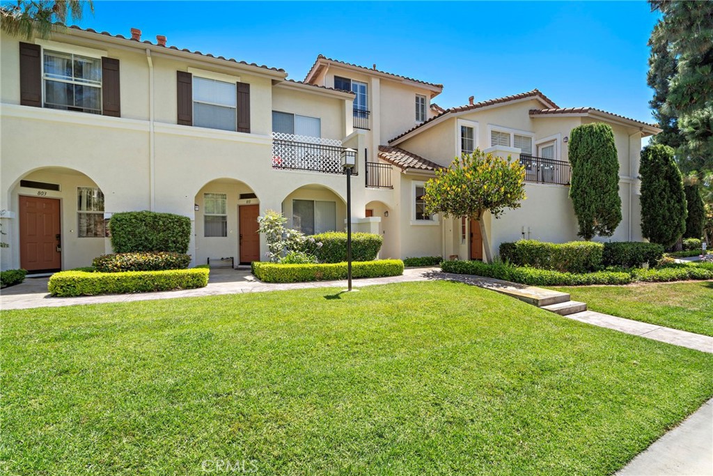 811 Larkridge
