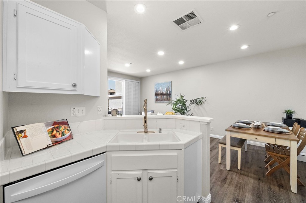 811 Larkridge