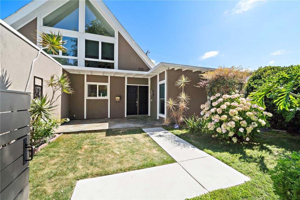 9168 El Azul Circle