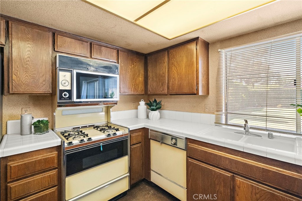 11551 Gladstone Circle