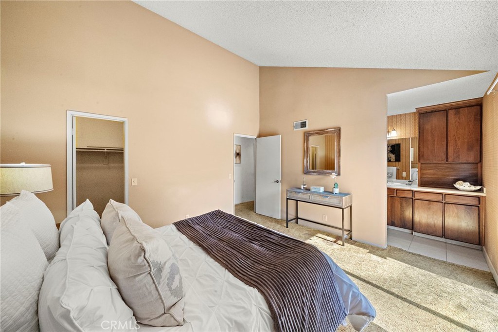 11551 Gladstone Circle