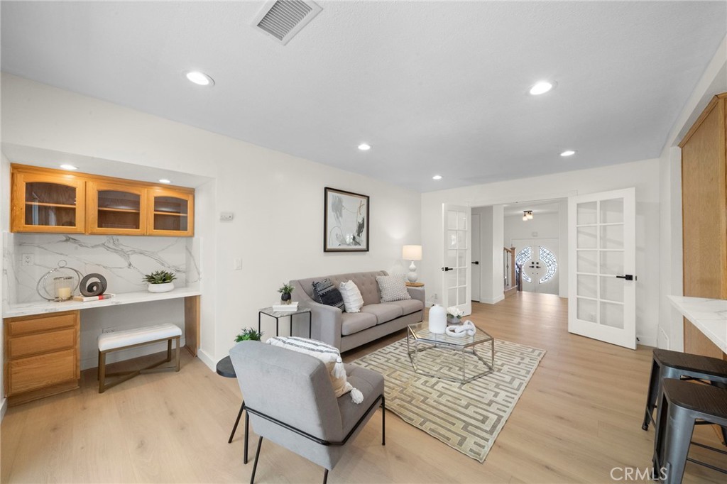 9092 La Linda Avenue