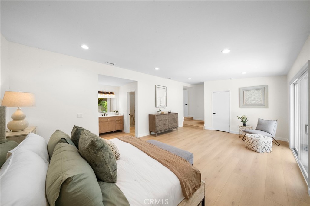 9092 La Linda Avenue