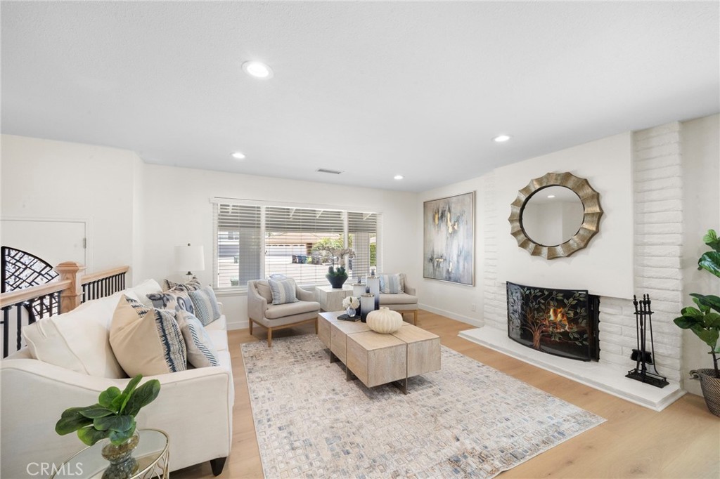 9092 La Linda Avenue