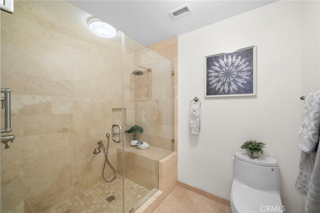 9092 La Linda Avenue