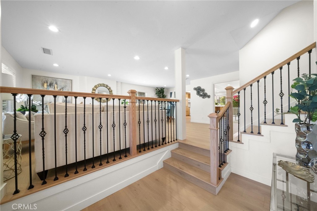 9092 La Linda Avenue