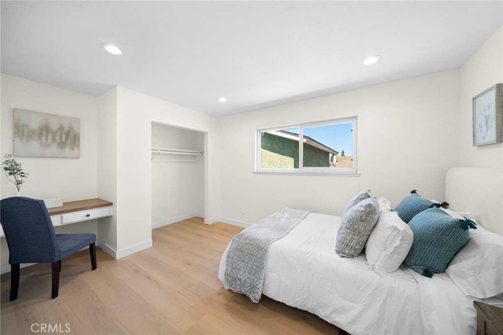 9092 La Linda Avenue