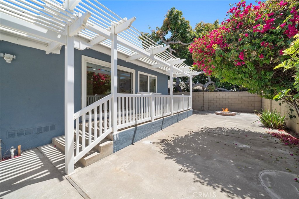 9092 La Linda Avenue