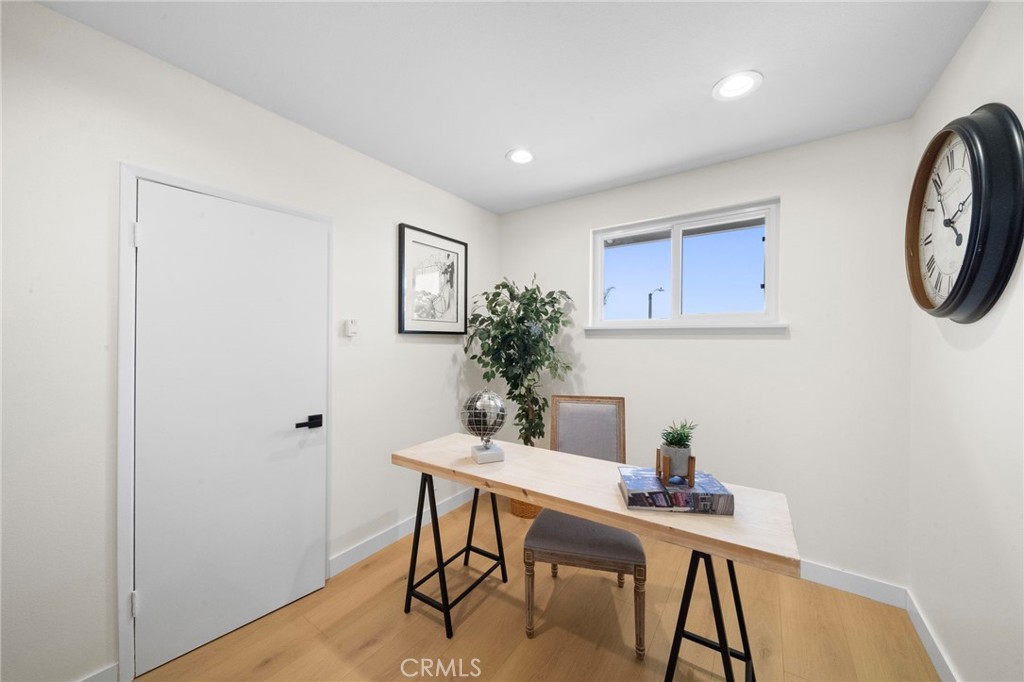 9092 La Linda Avenue